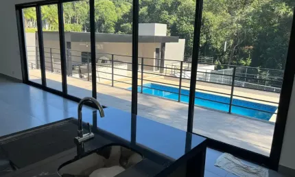 Casa Exuberante e Funcional em Condominio á 15 minutos de Atibaia  com Estrutura Completa