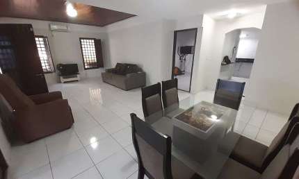 Excelente Casa de Esquina em Capim Macio – Ideal para Moradia ou Comercial
