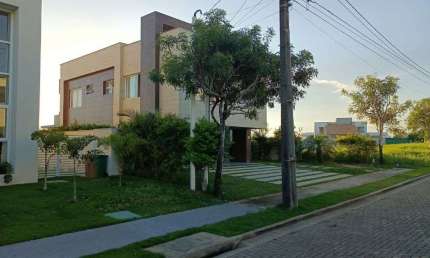 Linda Casa Duplex à Venda em Alphaville Catuana – Condomínio de Alto Padrão!