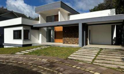 Casa 3 Dormitórios à venda no Bairro Carniel com 216 m² de área privativa - 2 vagas de garagem