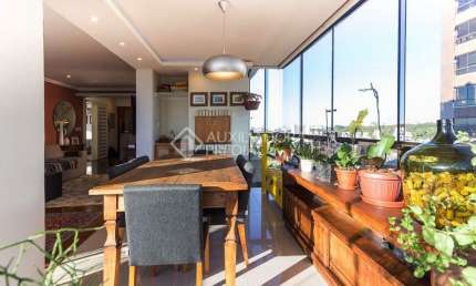 ENSOLARADO, VENTILADO E COM UMA LINDA VISTA EM TODOS OS AMBIENTES.
