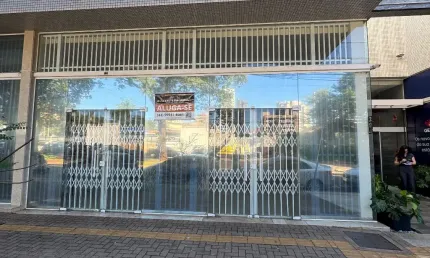 Loja Comercial de com 3 acessos – Alto padrão no Centro Empresarial