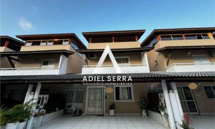 Stella Maris - Triplex - 176,15m² total - 4 quartos sendo 2 suítes - Gabinete - Varanda - Lavabo - Área verde - 3 vagas - Condomínio c/ infraestrutura