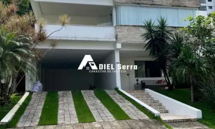 Alphaville Salvador 1 - 660m² - 6 quartos - 4 suítes - 3 pavimentos - Closets - Varanda - Piscina - Espaço gourmet - Aquecimento solar - 6 vagas