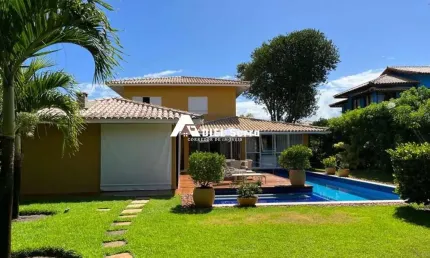 Sauípe - 1.200m² terreno - 345m² área fechada - PORTEIRA FECHADA - Decorada - Mobiliada - Recém reformada - 4 suítes - Churrasqueira - 4 vagas