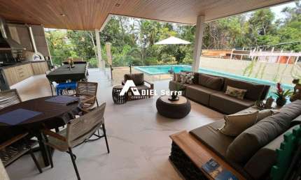 Alphaville 1 Salvador - PORTEIRA FECHADA - Lote 875,47m² - Área construída 788m² - 4 suítes - 7 banheiros - Sauna - - Adega - Energia solar - 6 vagas