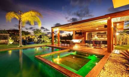 Fantástica Mansão em Praia do Forte - 6/4 sendo 5 Suítes - 320 m² - Piscina e área gourmet - Alto Luxo