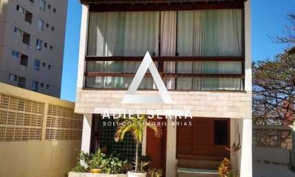 Armação | Casa com 5 suítes + home office | 220m² | Condomínio fechado | 300m da praia | Infraestrutura completa