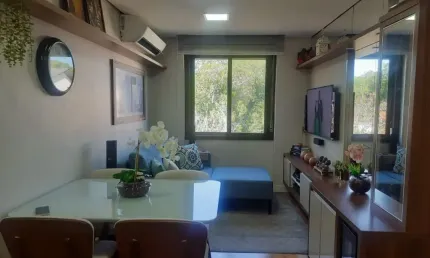 Apartamento de 2 dormitórios/quartos, todo reformado, com churrasqueira e vaga