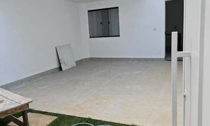 Casas planas, bem localizadas no bairro Grã Duquesa