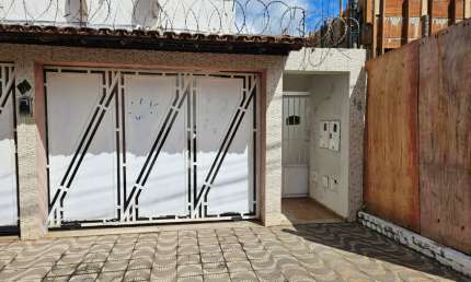 Casa espaçosa a venda no Santa Rita, bem localizada perto do Mart Minas