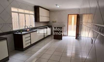 Casa Ampla 3 Dormitórios com Suíte e Churrasqueira no Bosque dos Eucaliptos – Zona Sul de São José dos Campos – Ideal para famílias que valorizam espaço, conforto e localização privilegiada.