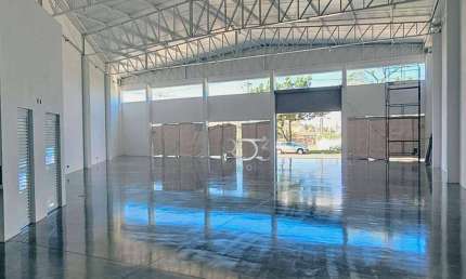 Barracão com 435m2 próximo a Avenida Tiradentes, Londrina-PR