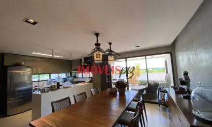 Casa em condomínio com 3 quartos, piscina privativa e a 7 min das praias