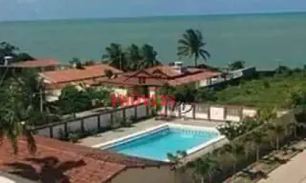 Casa a venda a menos de 50 metros da praia com 3 suítes.