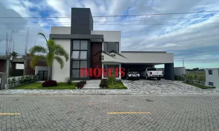 Casa em condomínio fechado com 4 suítes, escritório, piscina privativa