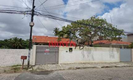 Uma excelente casa a venda nos bancários ,3 quartos sendo 1 suíte.
