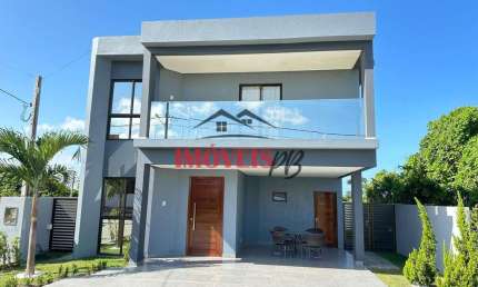 Casa em condomínio, 04 quartos sendo 02 suítes e Varanda com vista mar