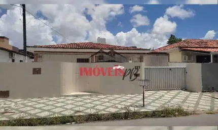 Casa no Jose Américo com Piscina, 3Qts s/1 suíte e 2 Salas