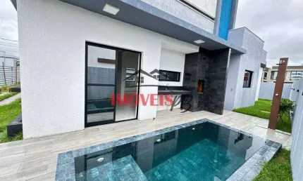 Casa térrea em condomínio fechado próximo as praias do litoral.