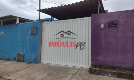 Casa próximo as comércios locais a 1km do mar, a 15 metros da PB008