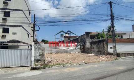 Terreno nos Bancários com ótima localização com as laterais muradas