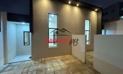 Casa bem localizada no Cuiá com 2 quartos sendo 1 suíte