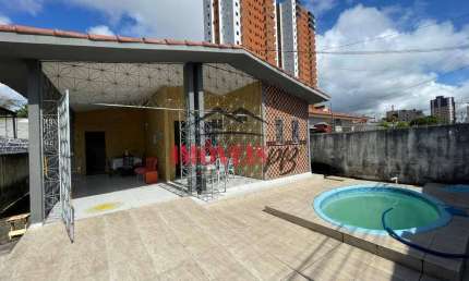 Casa com 4 quartos sendo 2 suítes, bem localizado com posição nascente.