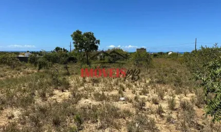 Terrenos na praia de Carapibus, planos, cercados e com vista mar.