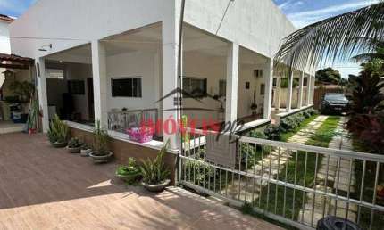 Belíssima casa na Praia do Amor, com excelente localização, super arejada.