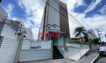 Apartamento bem localizado no Cabo Branco a 200 metros da praia.
