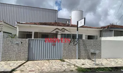 Casa no bairro de Agua Fria com otima localização com 3 quartos e 2 suítes.