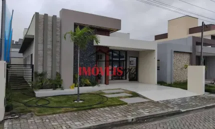 Casa de alto padrão disponível para venda e pronta pra morar em condomínio.