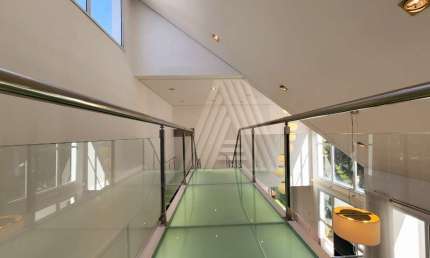Casa exclusiva em condomínio Quinta das Laranjeiras no Anhangabaú, Jundiaí-SP:  4 suítes, 5 vagas, 410m²