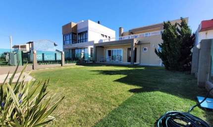 Casa com 6 quartos à venda na Avenida Beira Mar, 1141, Rainha do Mar, Xangri-Lá por R$ 1.500.000