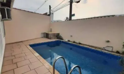 CASA ISOLADA COM 2 DORMITÓRIOS E PISCINA NO IMPERADOR