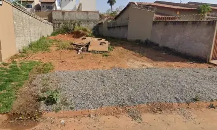 Lote no Parque das Nações, no asfalto, em Aparecida. Região da Serra das Areias.