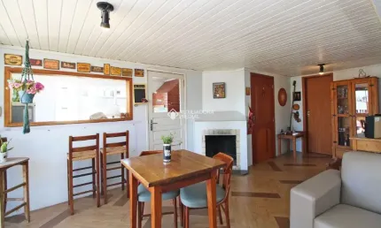Excelente cobertura com 2 quartos e uma vaga no bairro Rio Branco em Porto Alegre