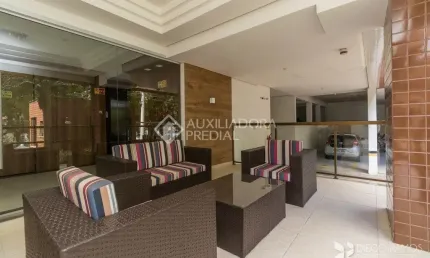 APARTAMENTO TOTALMENTE MOBILIADO, EM FRENTE UMA BELA PRAÇA!