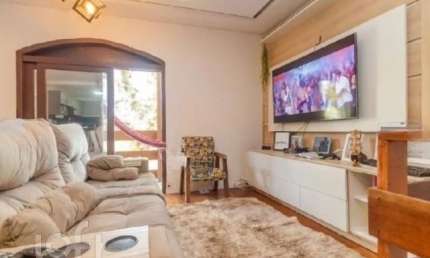 Casa à venda em Partenon com 160 m², 3 quartos, 2 vagas