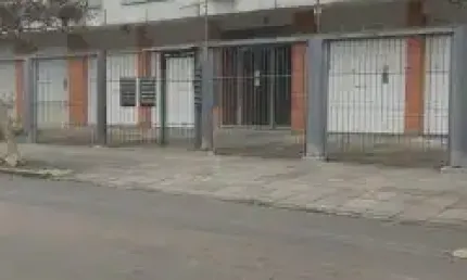 Ótimo apartamento para investimento, na frente de supermercado, Apartamento  com 2 dormitórios, banheiro social, living 2 ambientes, ampla cozinha  e área de serviço separada
