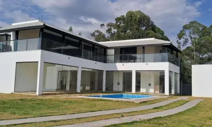Chácara &#224; venda em condomínio fechado 4 quartos sendo 2 suítes, 1.000m&#178;, R$ 1.300.000