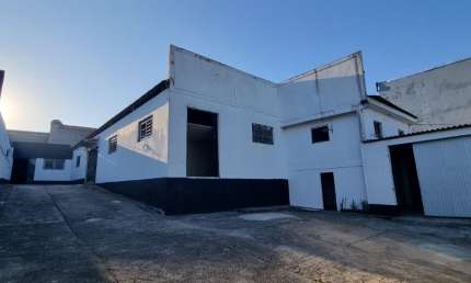 Galpão de 1.100m² Para Locação em Itaqua! Galpão com Doca, Escritório e Área Fabril de 500m²
