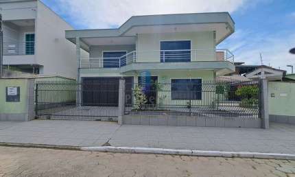 Casa com 3 quartos para alugar na Rua José Gall, Dom Bosco, Itajaí