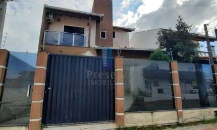 Casa com 3 quartos para alugar na Rua Mariangela Rocha Fabeni, 321, Espinheiros, Itajaí