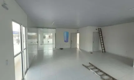 Sala Comercial na av. Principal do Espinheiros  com 90 m²