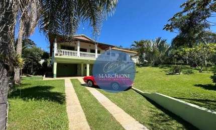A sua morada no campo com 5 quartos, cozinha caipira e piscina!