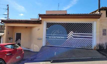 Excelente casa localizada próximo ao centro de Pinhalzinho
