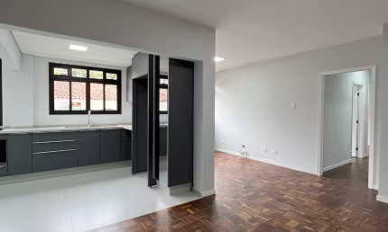 Apartamento todo reformado no Água Verde – Curitiba/PR