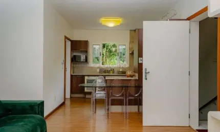 Descubra o seu novo lar no vivenda das palmeiras, um encantador apartamento à venda na lagoa da conceição, florianópolis. com uma localização privilegiada, o imóvel oferece fácil acesso a uma variedad